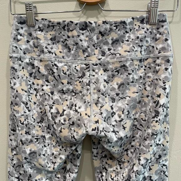Lululemon Wunder Under Not So Petite Fleur Silver Soon Crop Leggings - Size: 6 - Picture 8 of 12